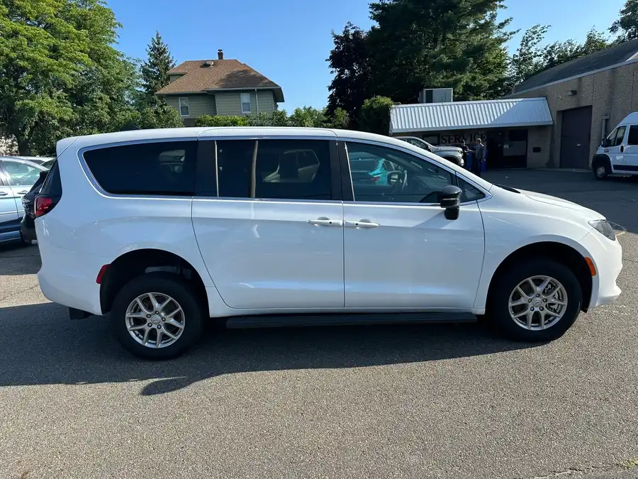 2026 Chrysler Voyager LX's photo