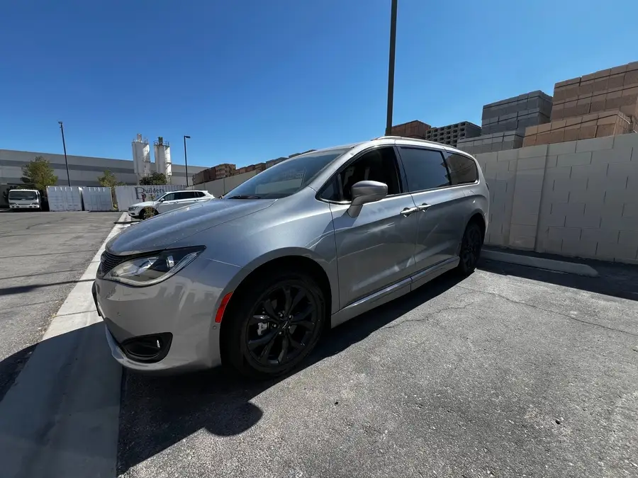 2019 Chrysler Pacifica Touring L Plus photo 1