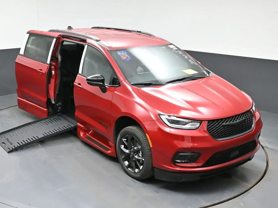 2026 Chrysler Pacifica Select photo 5