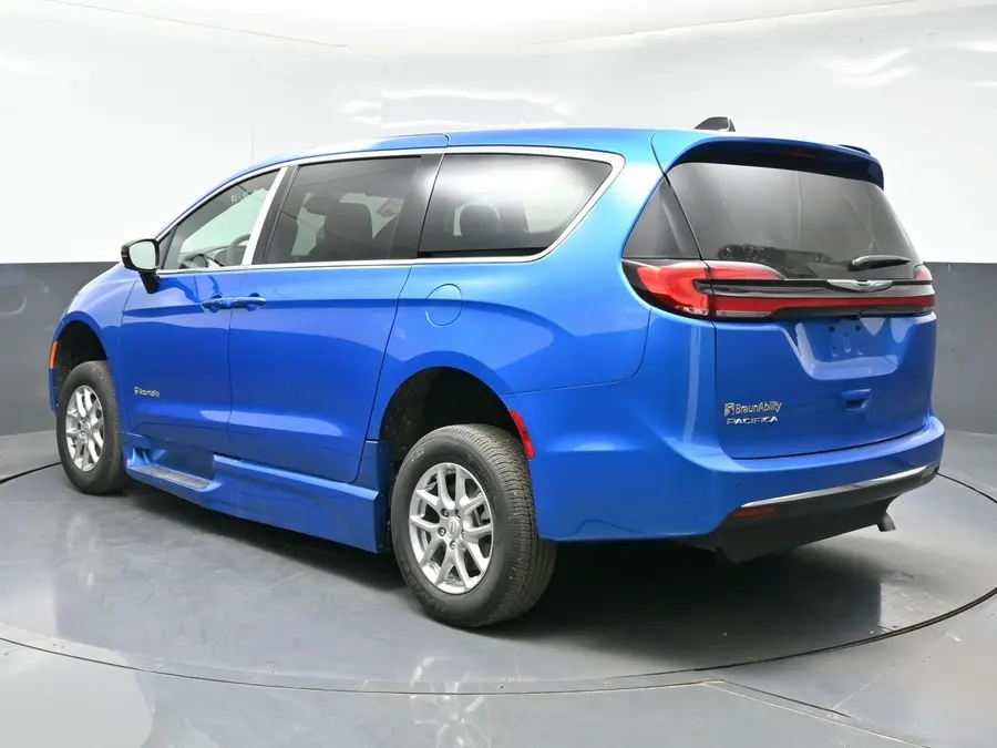 2026 Chrysler Pacifica Select photo 5