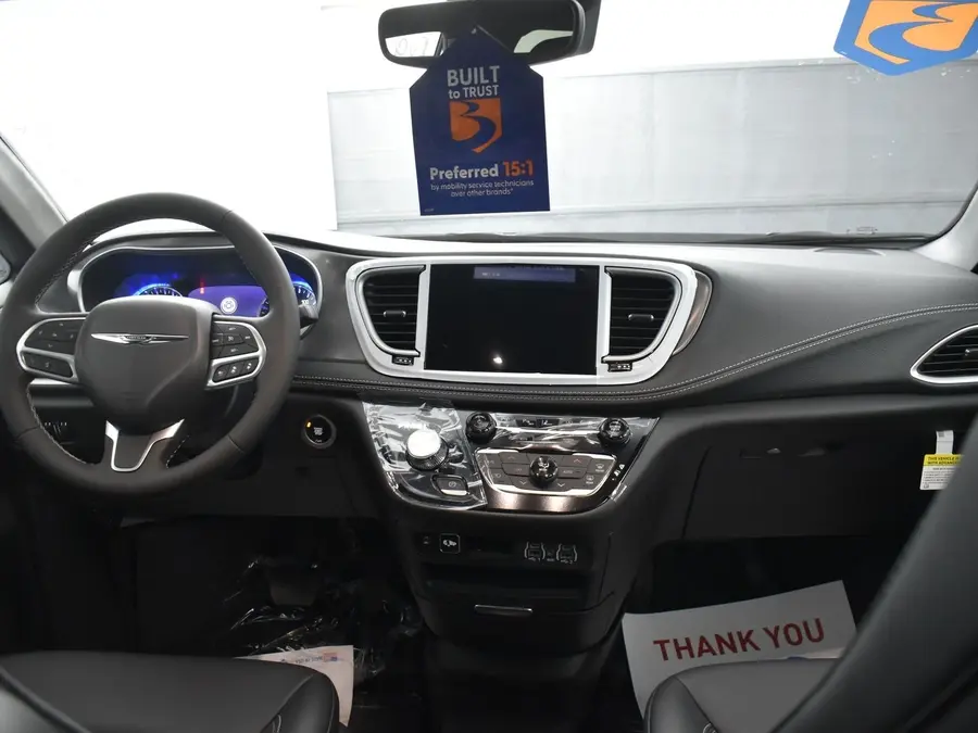 2025 Chrysler Pacifica Select photo 5