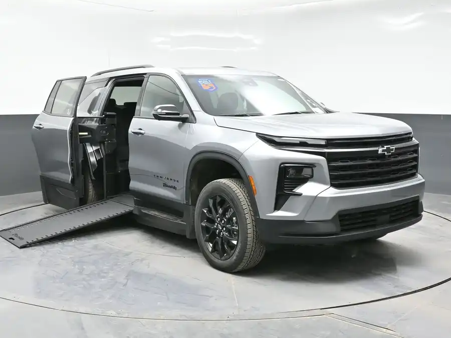 2026 Chevrolet Traverse FWD LT's photo