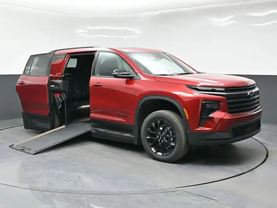 2026 Chevrolet Traverse FWD LT's photo
