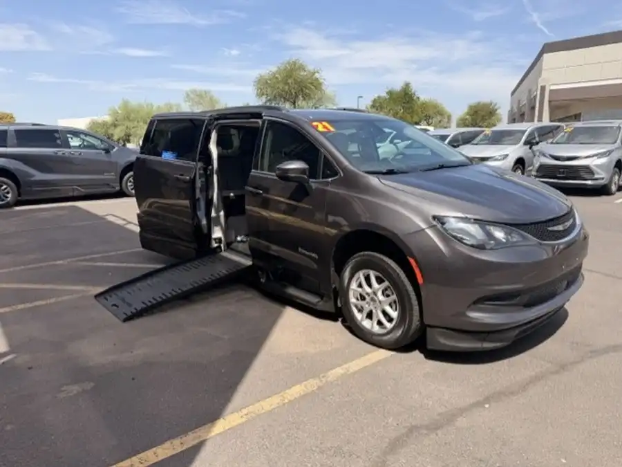 2021 Chrysler Voyager LXi's photo