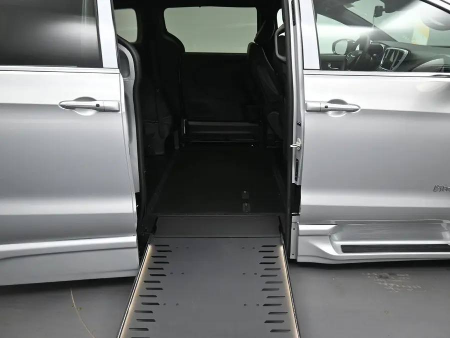 2026 Chrysler Pacifica Select photo 3