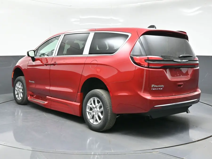 2026 Chrysler Pacifica Select photo 5