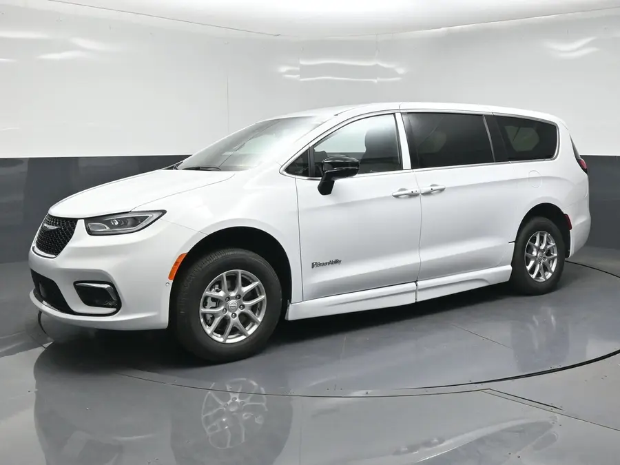 2026 Chrysler Pacifica Select photo 3