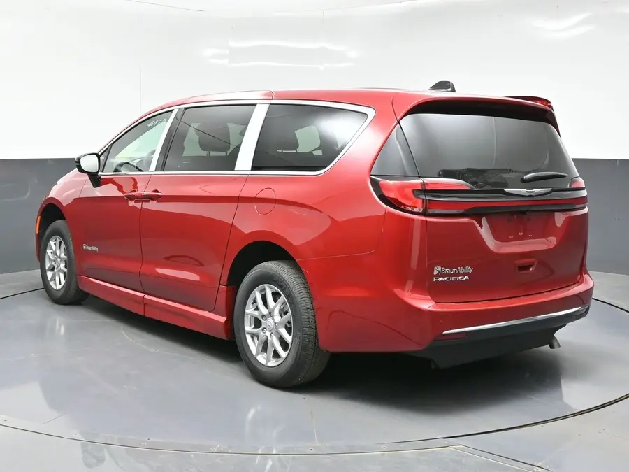 2026 Chrysler Pacifica Select photo 5