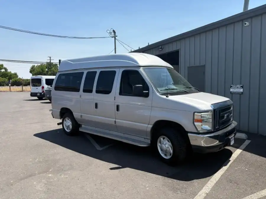 2009 Ford E-Series E-350 XL Super Duty's photo