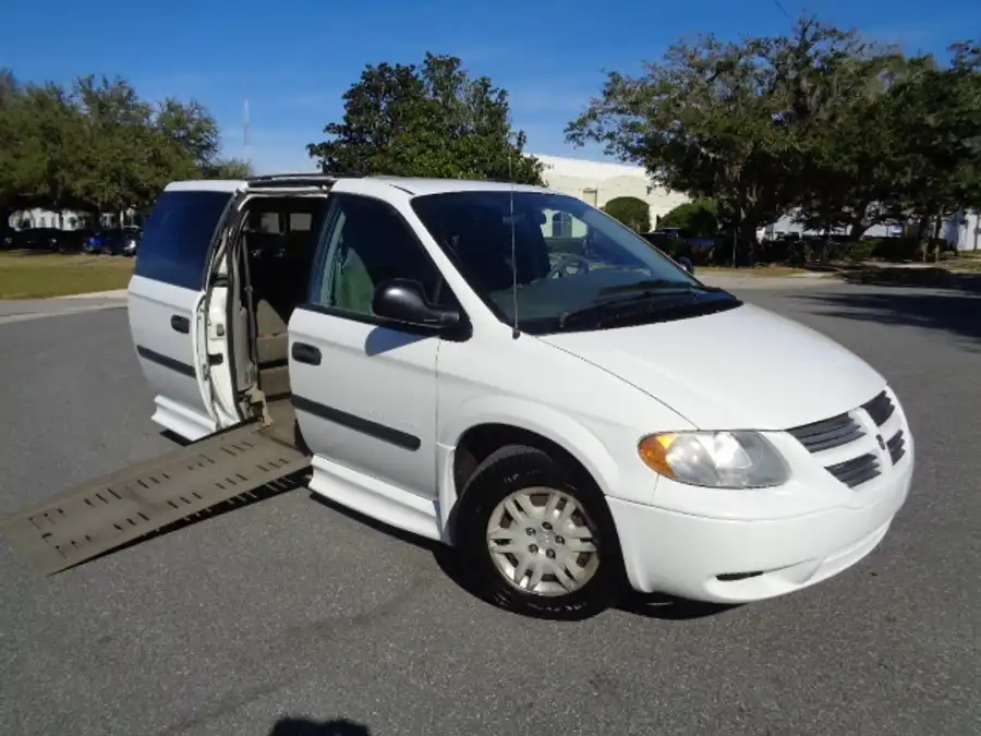 2005 Dodge Grand Caravan SE's photo