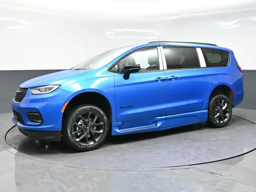 2026 Chrysler Pacifica Select photo 5