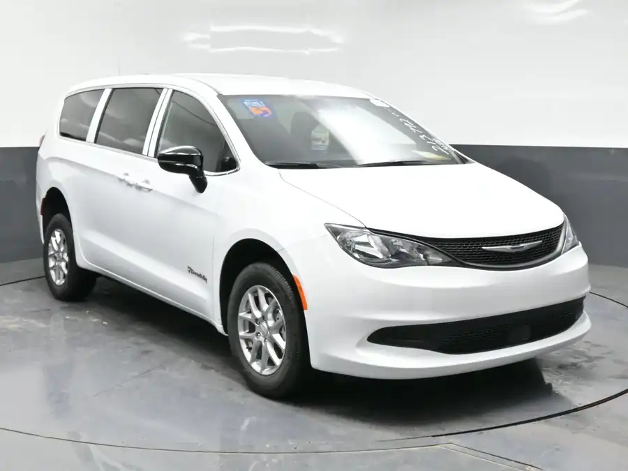 2026 Chrysler Voyager LX's photo