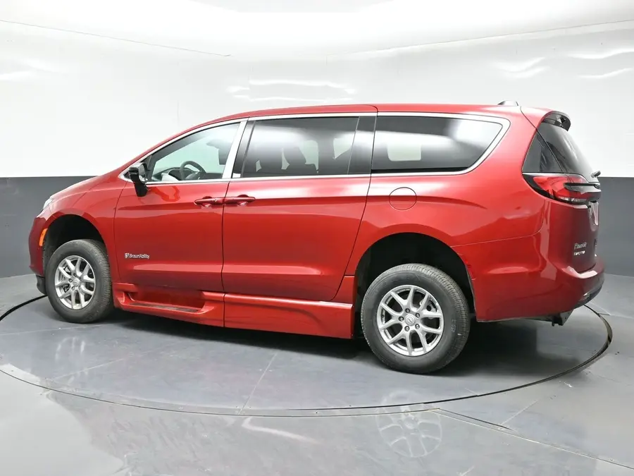 2026 Chrysler Pacifica Select photo 5