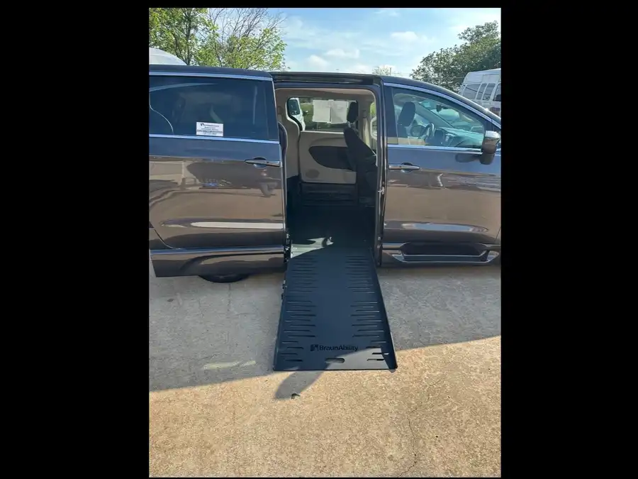 2023 Chrysler Voyager LX's photo