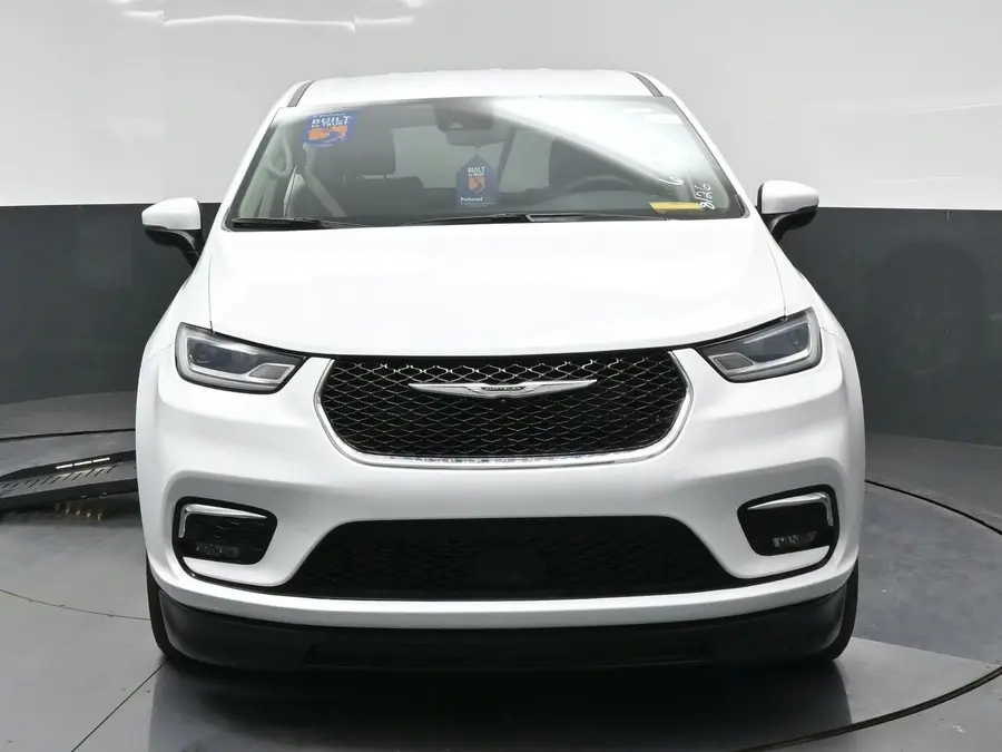 2023 Chrysler Pacifica Touring L photo 4