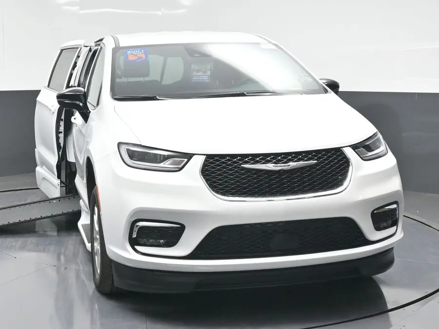 2025 Chrysler Pacifica Select photo 4