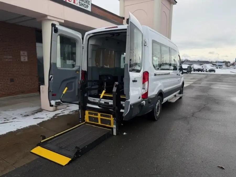 2016 Ford Transit 350 XL Wagon Med Roof Sliding Pass. 148's photo