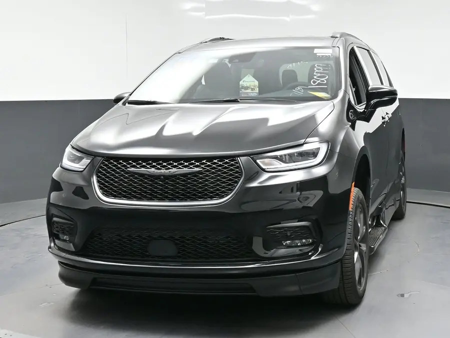 2026 Chrysler Pacifica Select photo 4