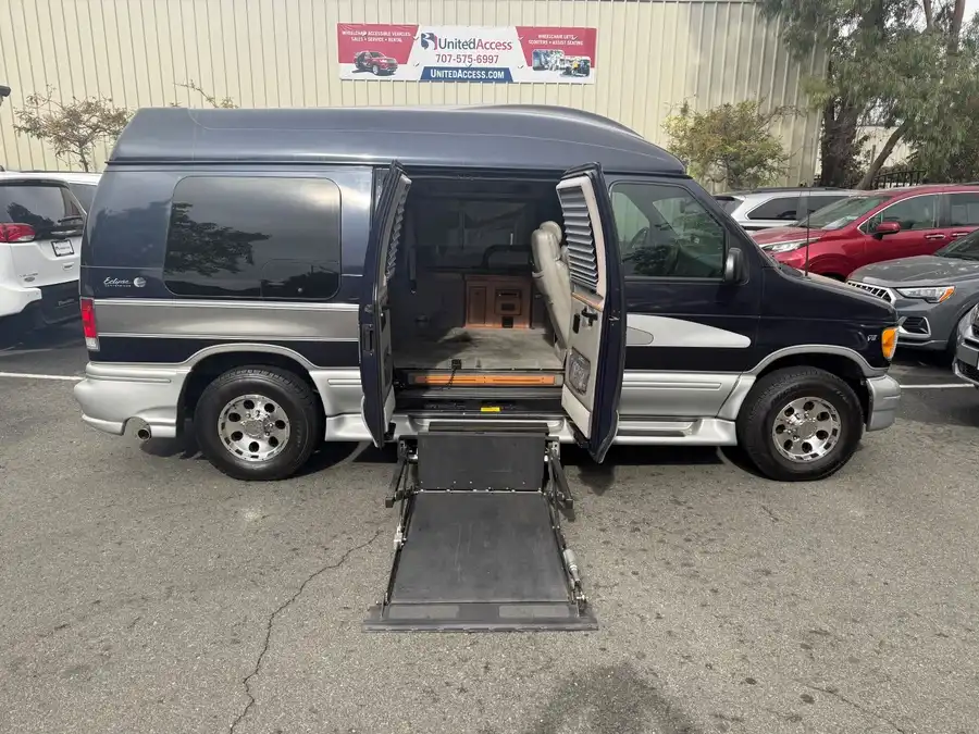2000 Ford E-Series's photo