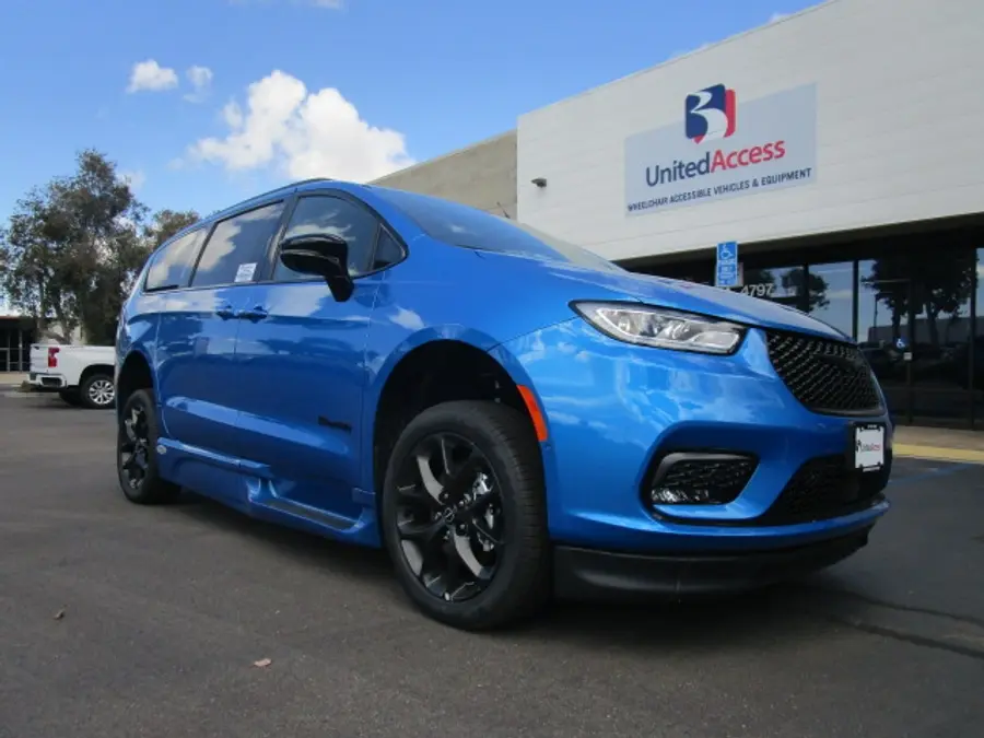 2026 Chrysler Pacifica Select photo 4
