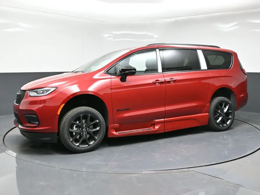 2026 Chrysler Pacifica Select photo 3