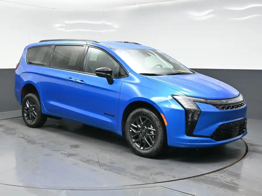 2027 Chrysler Pacifica Select's photo