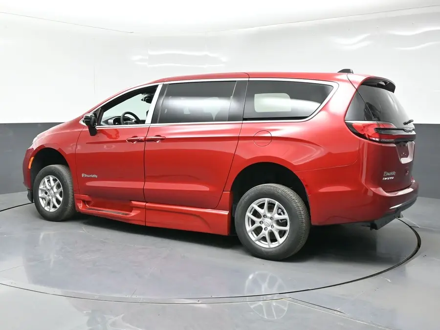 2026 Chrysler Pacifica Select photo 4