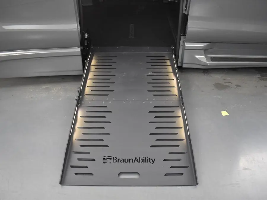 2025 Chrysler Pacifica Select photo 3