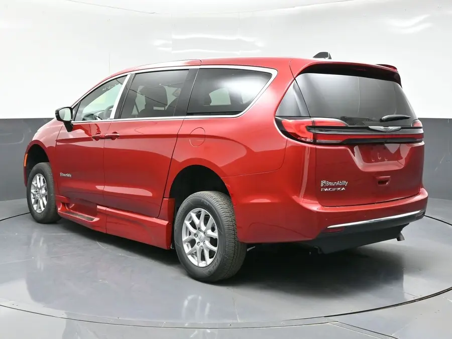 2026 Chrysler Pacifica Select photo 5