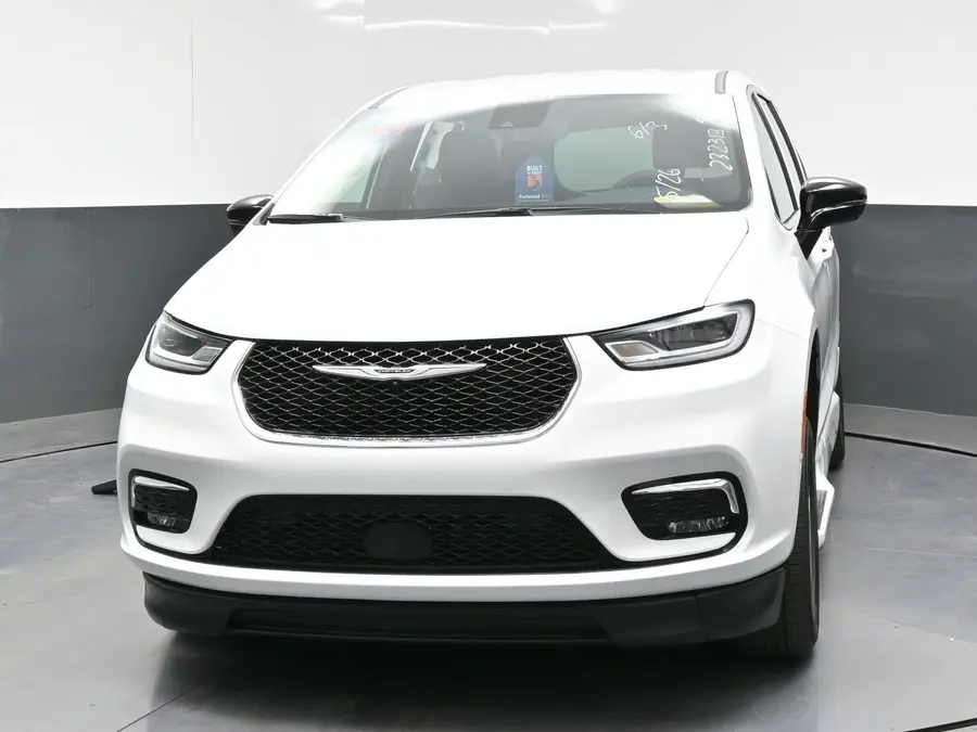 2026 Chrysler Pacifica Select photo 4