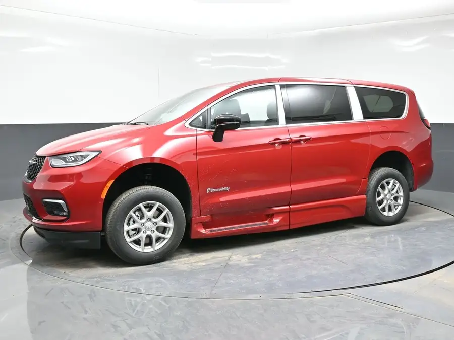 2026 Chrysler Pacifica Select photo 1