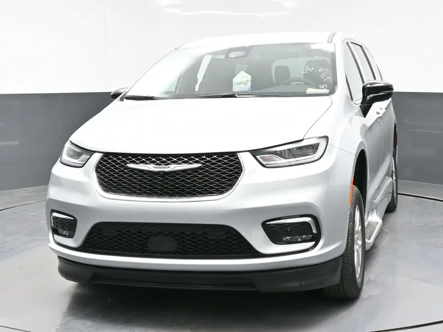 2026 Chrysler Pacifica Select photo 4