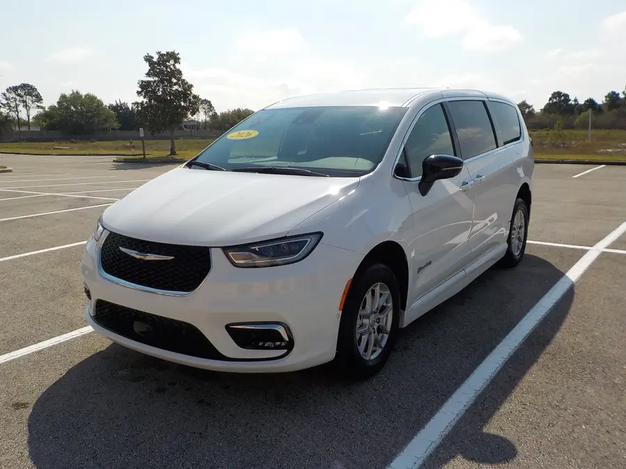 2026 Chrysler Pacifica Select photo 3