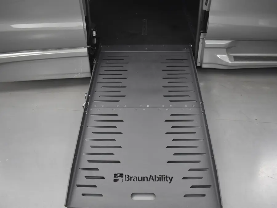 2025 Chrysler Pacifica Select photo 3