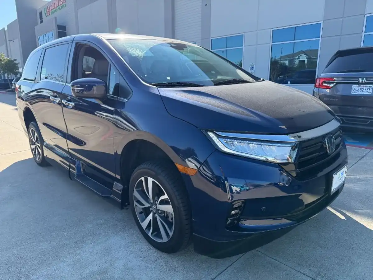 2023 Honda Odyssey Touring's photo