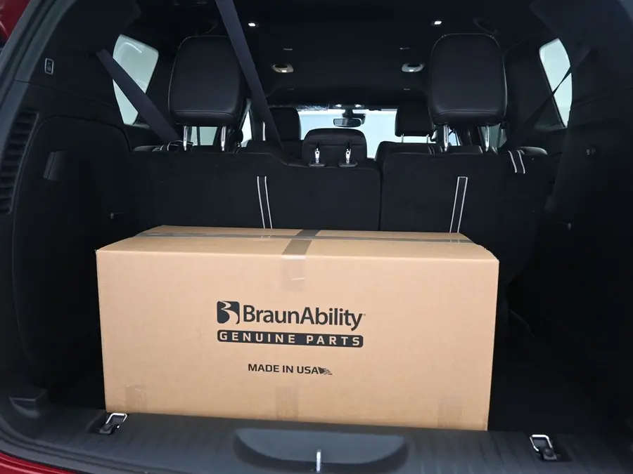 2027 Chrysler Pacifica Select photo 4