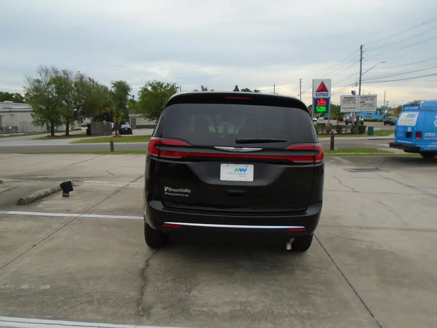 2026 Chrysler Pacifica Select photo 5