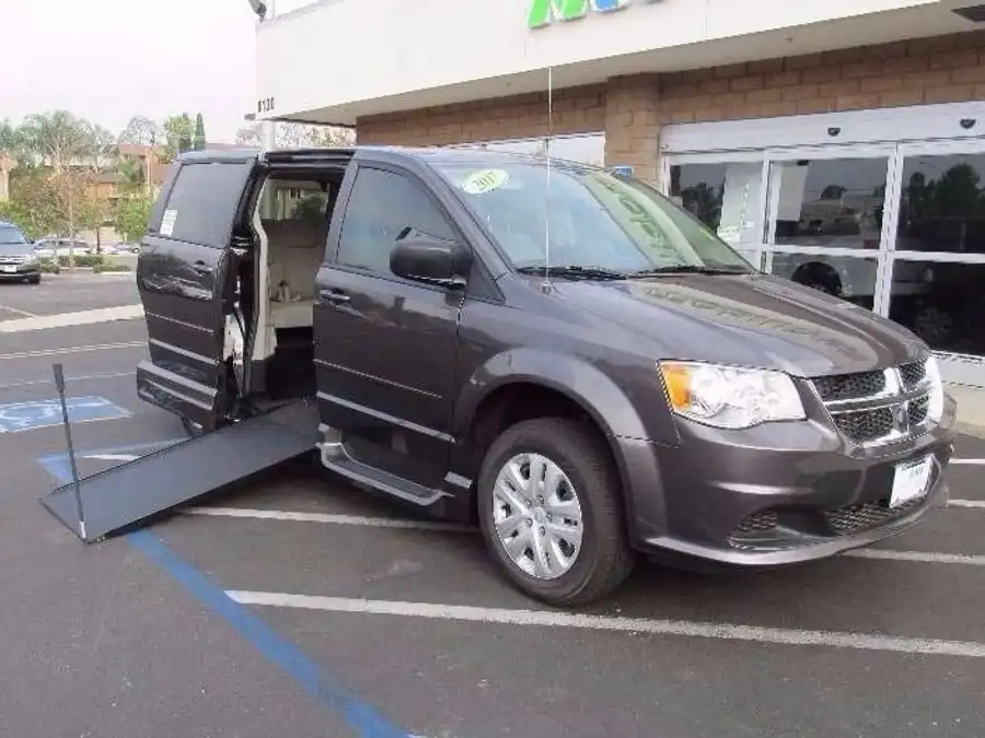 2017 Dodge Grand Caravan SE's photo