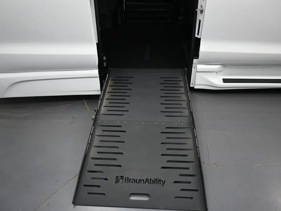2026 Chrysler Pacifica Select photo 5