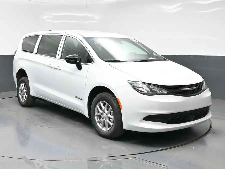 2026 Chrysler Voyager LX's photo