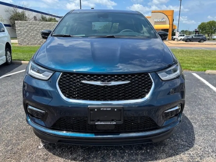 2025 Chrysler Pacifica Select photo 4