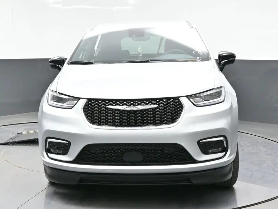 2026 Chrysler Pacifica Select photo 3
