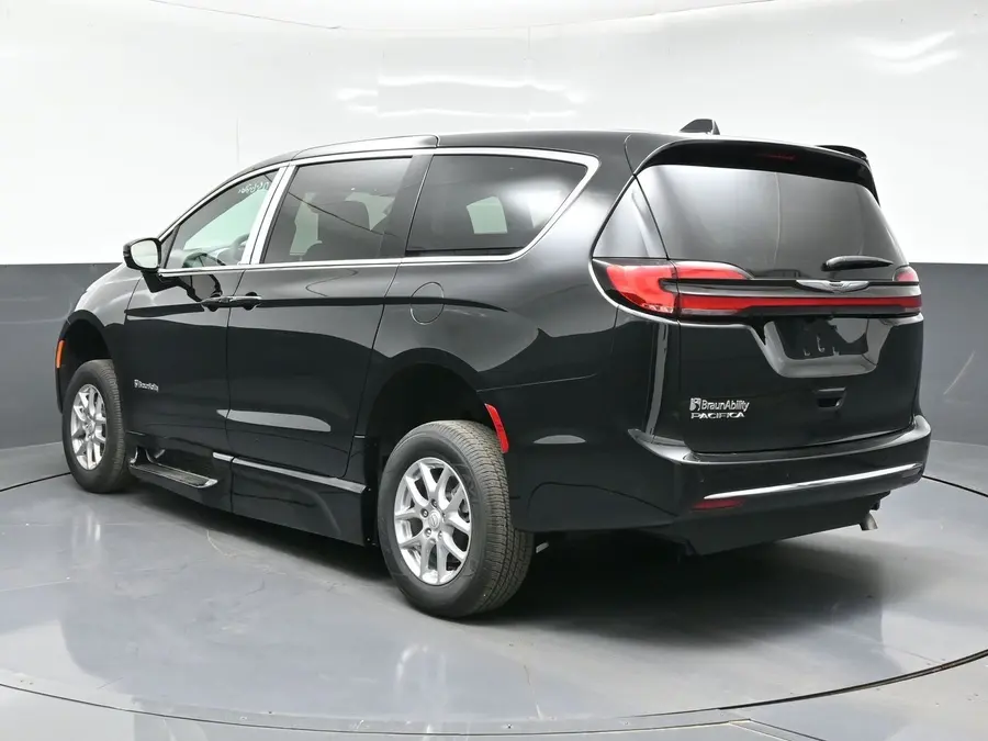2026 Chrysler Pacifica Select photo 5