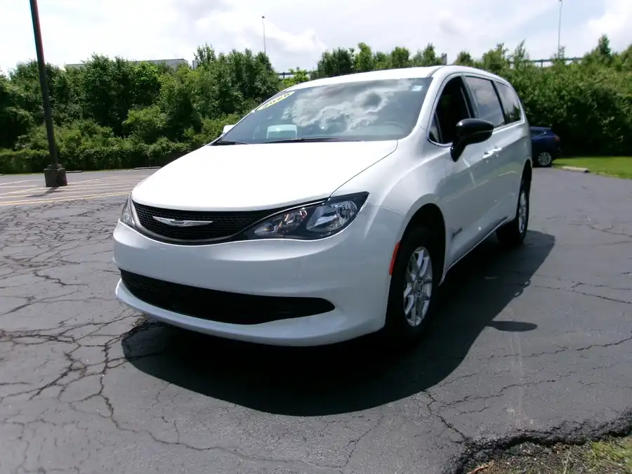 2026 Chrysler Voyager LX's photo