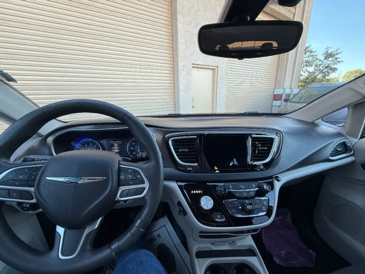 2018 Chrysler Pacifica Touring Plus photo 5