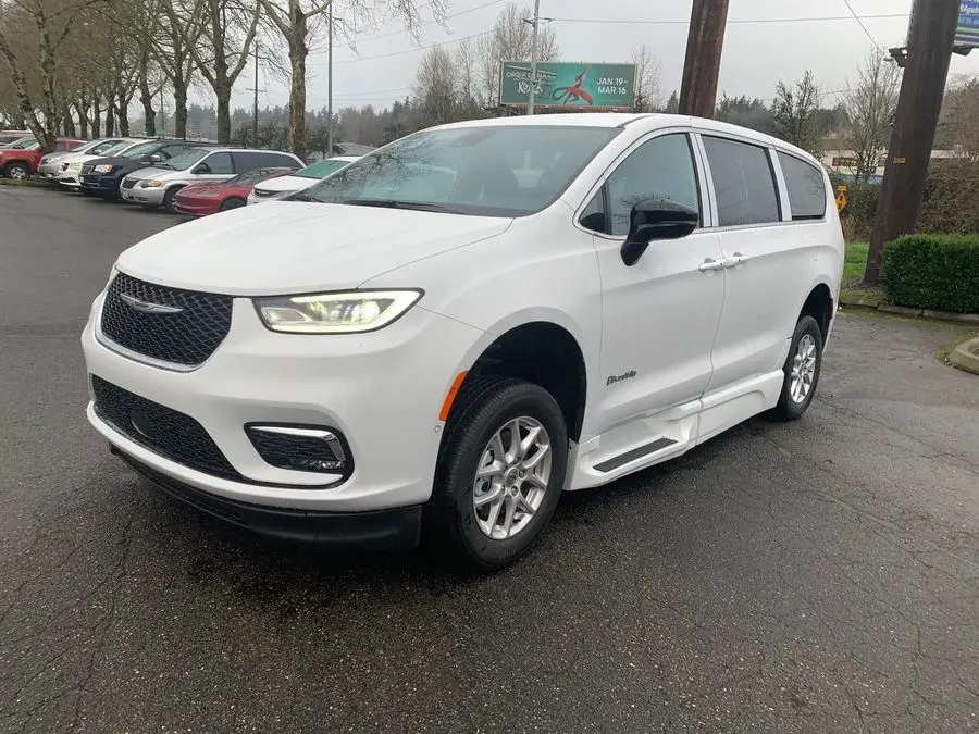 2025 Chrysler Pacifica Select photo 4
