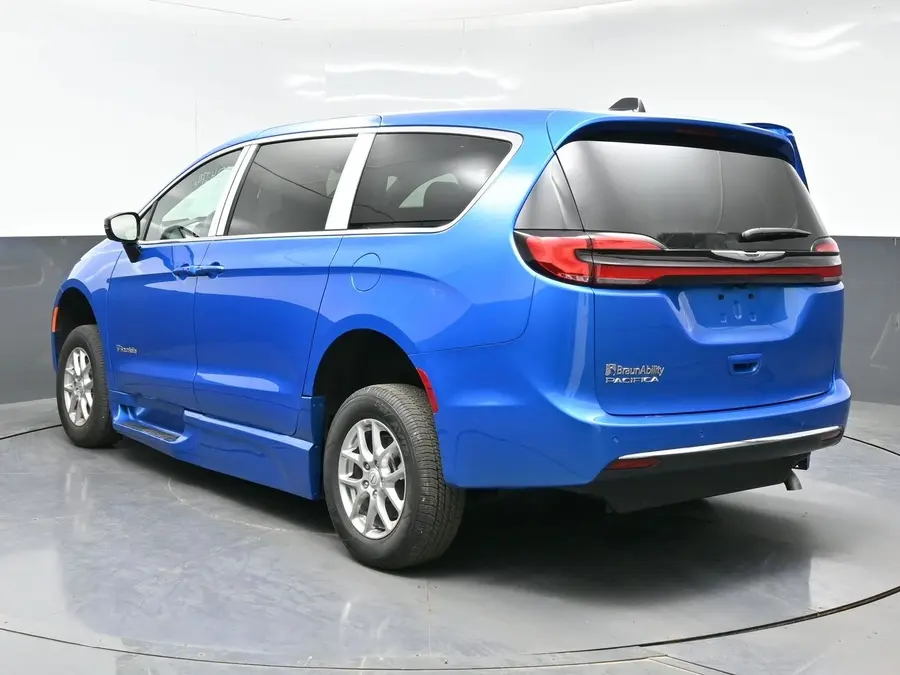 2026 Chrysler Pacifica Select photo 5