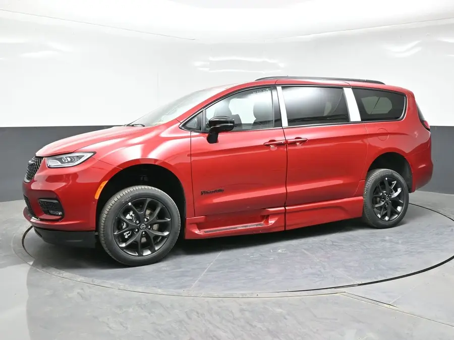 2026 Chrysler Pacifica Select photo 4