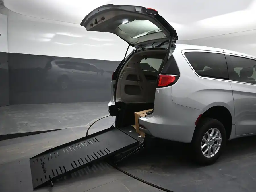 2026 Chrysler Voyager LX's photo