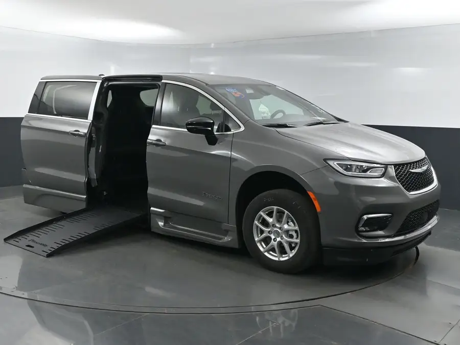 2025 Chrysler Pacifica Select photo 1
